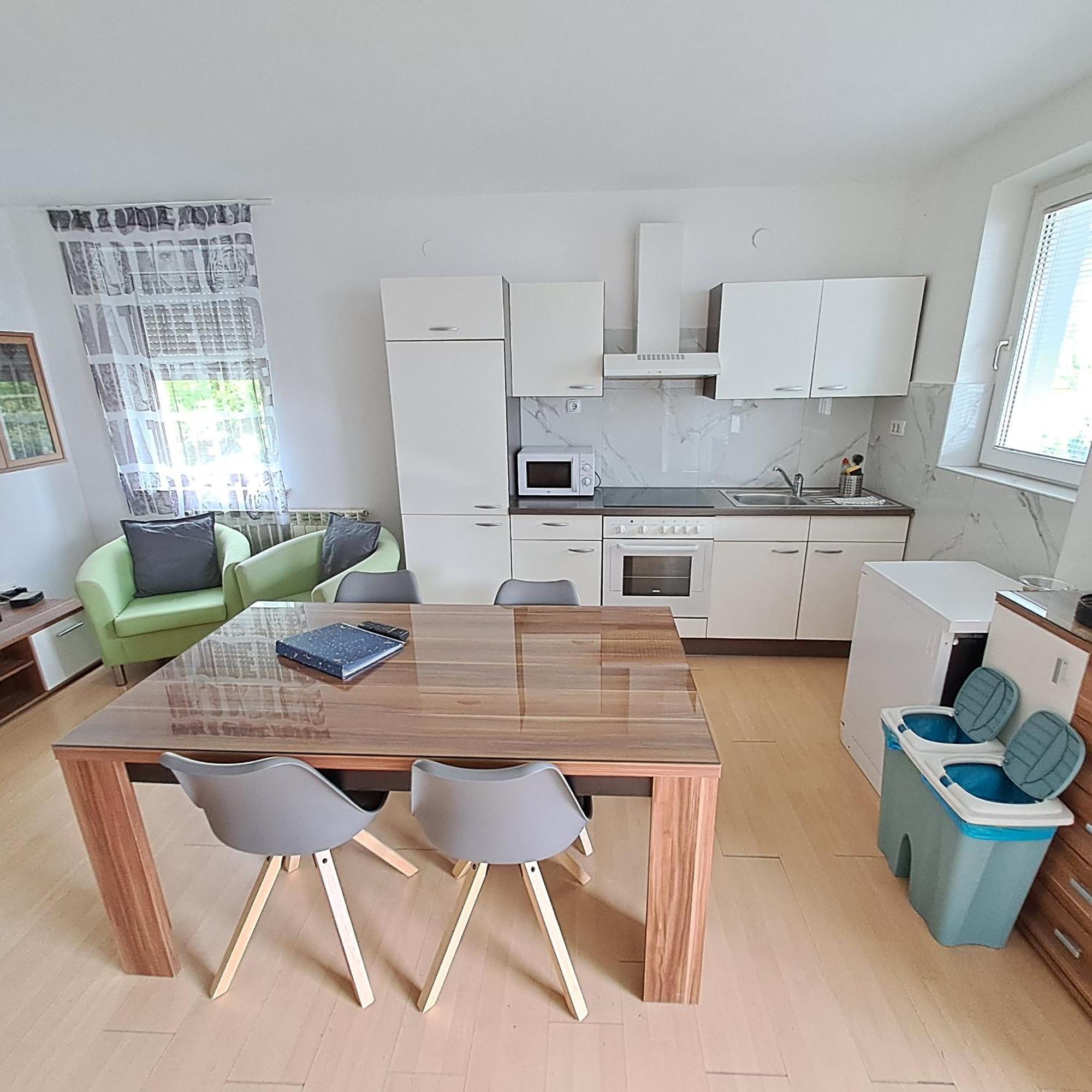 בובק Apartments Rupnik מראה חיצוני תמונה